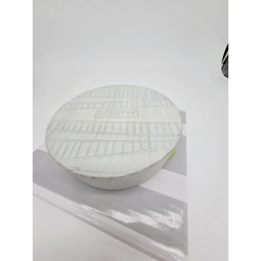 NEW Scentsy Tracks Warmer Base Stand Pedestal Hides Cord